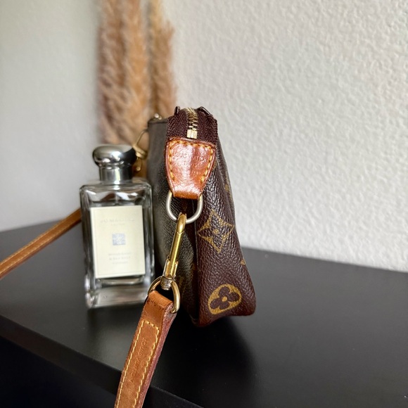 🌼AUTHENTIC Louis Vuitton Pochette with ORIGINAL LV strap🌼 - Picture 6 of 15